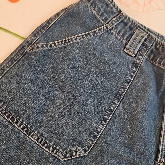 Essentials Classic Womens Four Pocket Zip & Button Blue Jean Shorts Size 12 - Picture 4 of 8